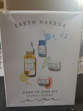 Earth Harbor Dawn to Dusk Kit - Balance + Hydrate NIB